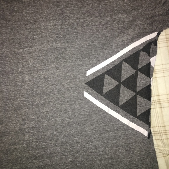 American Eagle Outfitters T-shirt - Picture 2 of 3